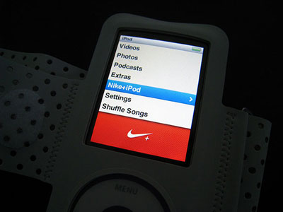 iPod Nano 4G Nike + Brassard LiPod Nano 4G dans le menu Nike+ et la nouvelle version du brassard.