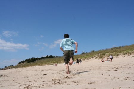 Running from camera - Plage
